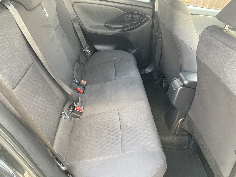 Toyota Yaris VVT-h Design - U475