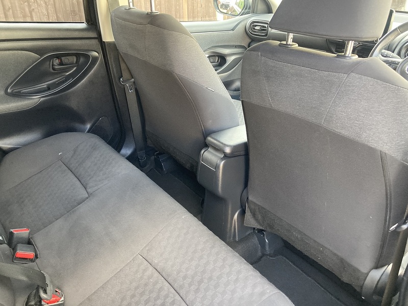 Toyota Yaris VVT-h Design - U475