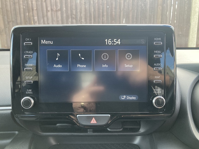 Toyota Yaris VVT-h Design - U475