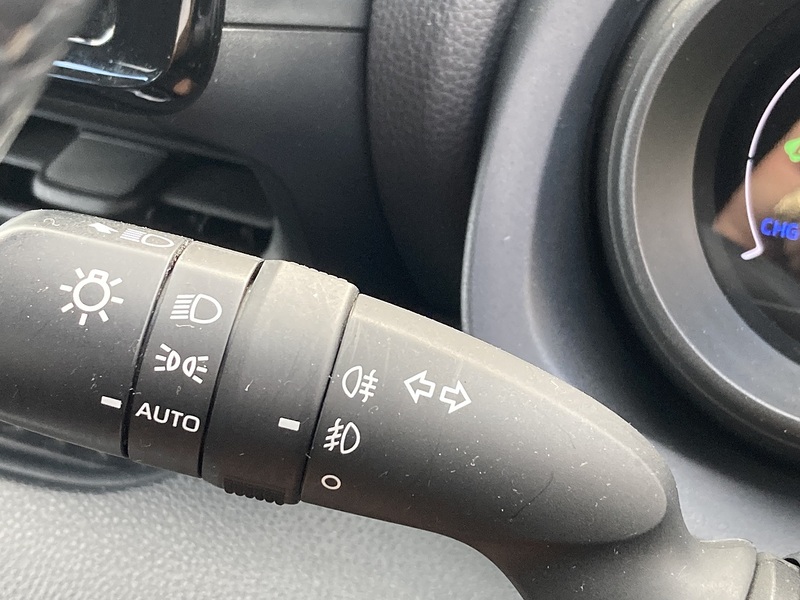Toyota Yaris VVT-h Design - U475