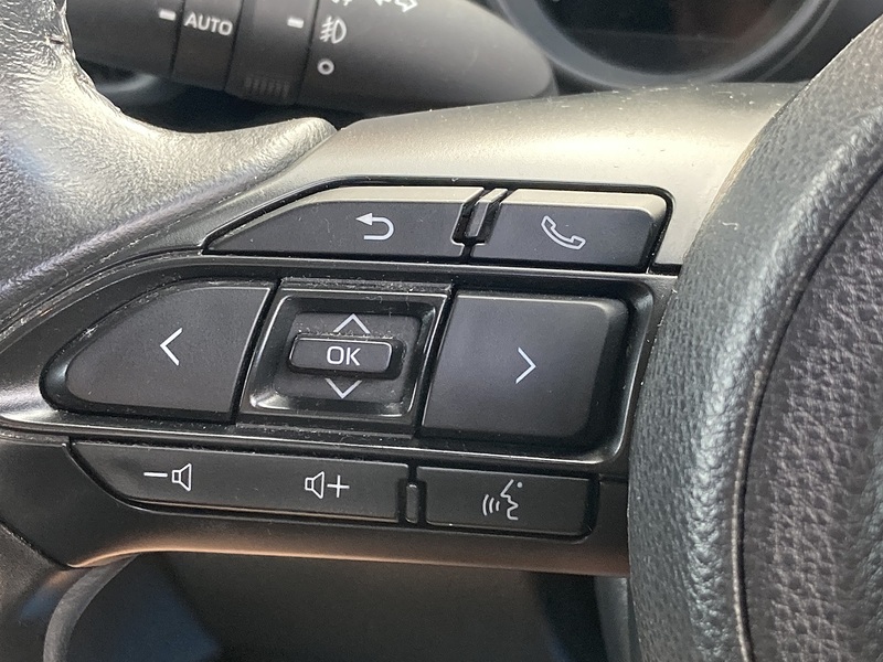 Toyota Yaris VVT-h Design - U475