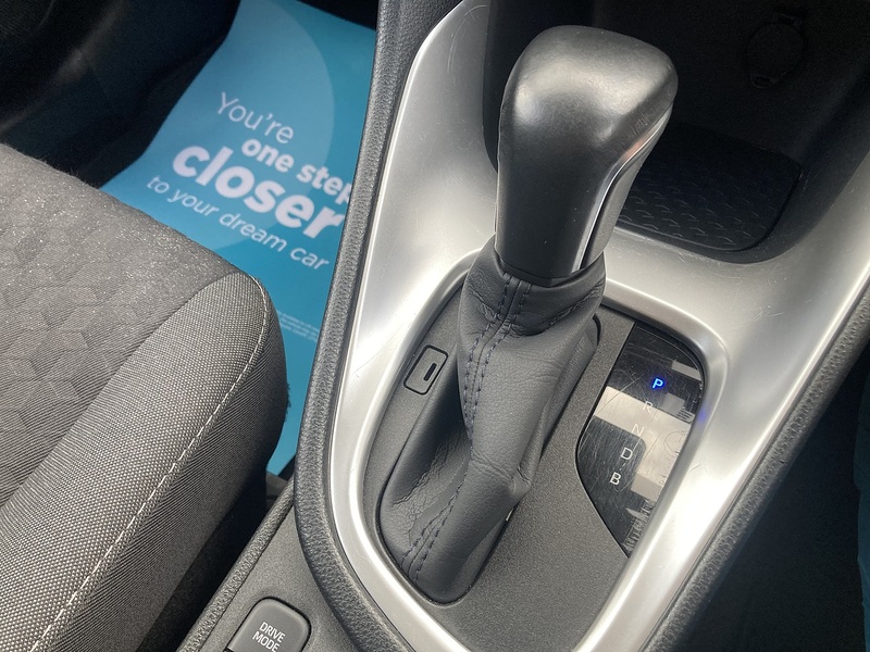 Toyota Yaris VVT-h Design - U475
