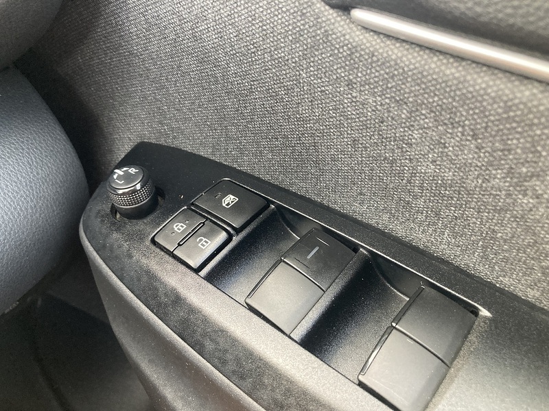 Toyota Yaris VVT-h Design - U475