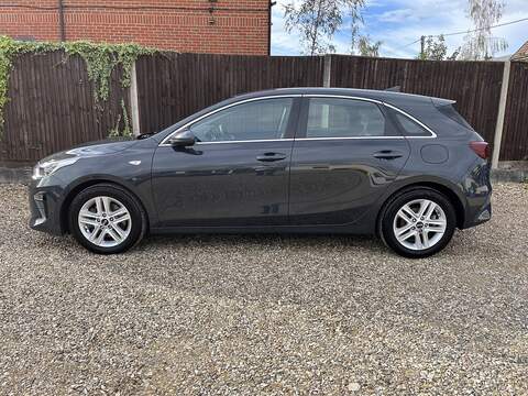 Kia Ceed 1.4 i-VTEC ES Hatchback 5dr Petrol Manual Euro 5 (99 ps)