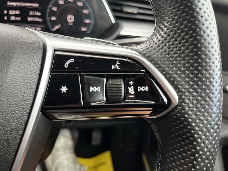 Audi E-Tron QUATTRO S LINE - U58
