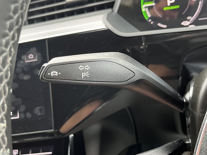Audi E-Tron QUATTRO S LINE - U58