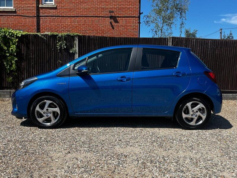 Toyota Yaris HYBRID ICON - U61