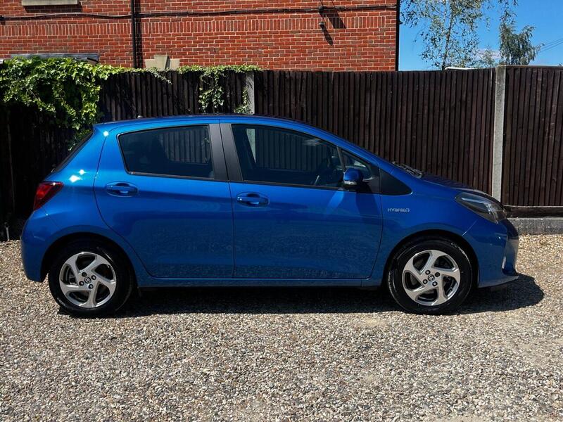 Toyota Yaris HYBRID ICON - U61