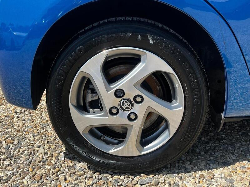 Toyota Yaris HYBRID ICON - U61