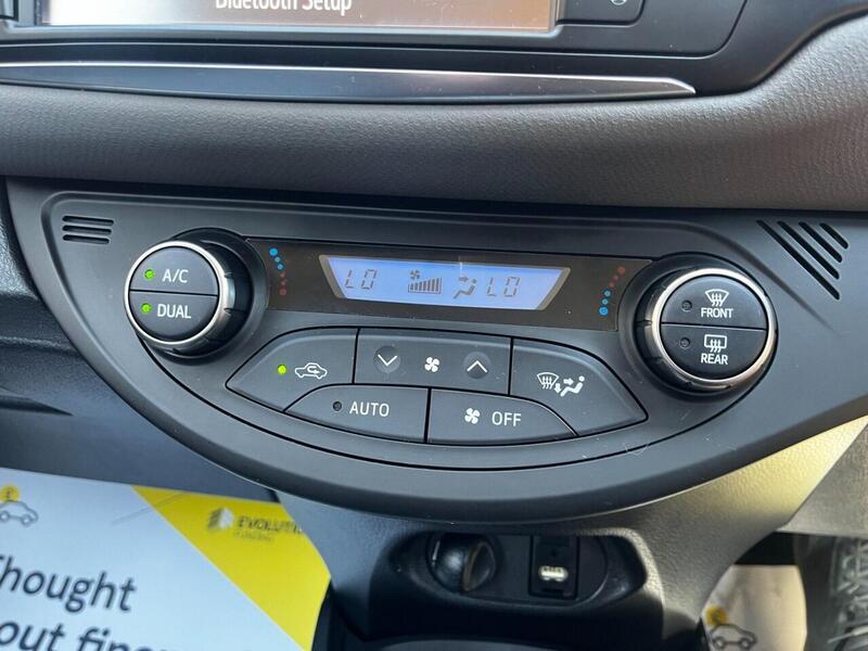 Toyota Yaris HYBRID ICON - U61