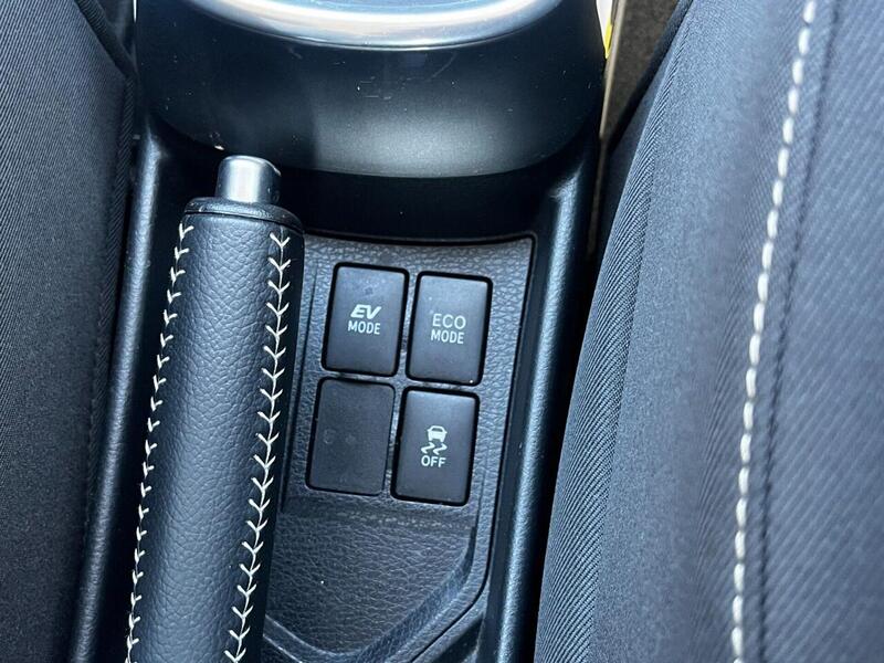 Toyota Yaris HYBRID ICON - U61