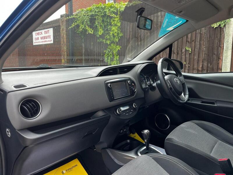 Toyota Yaris HYBRID ICON - U61