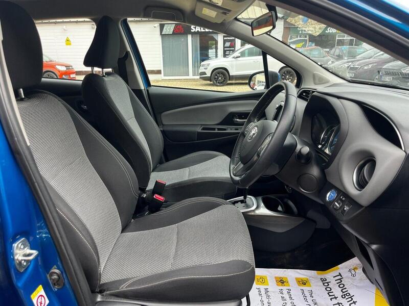 Toyota Yaris HYBRID ICON - U61