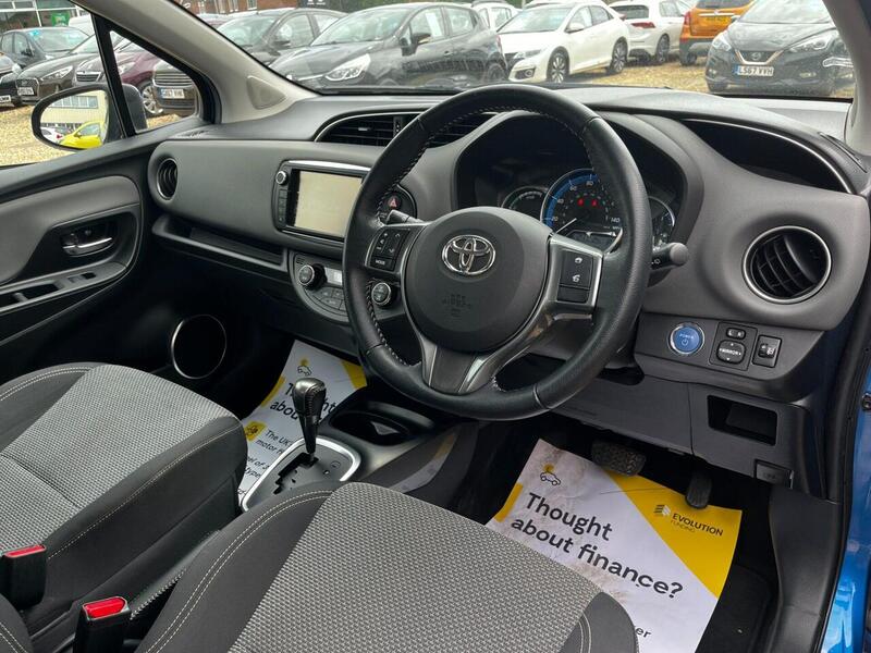 Toyota Yaris HYBRID ICON - U61