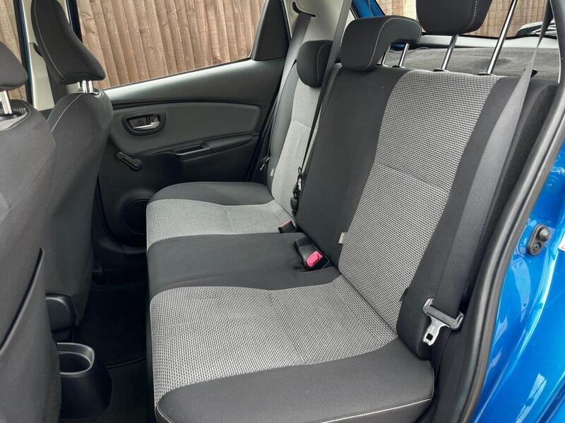 Toyota Yaris HYBRID ICON - U61