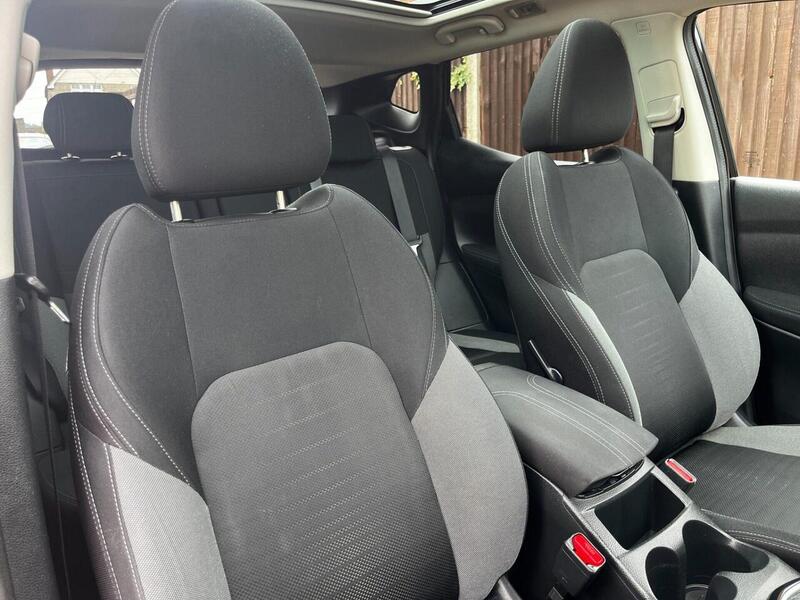 Nissan Qashqai Qashqai Hatchback 1 Manual Diesel - U64