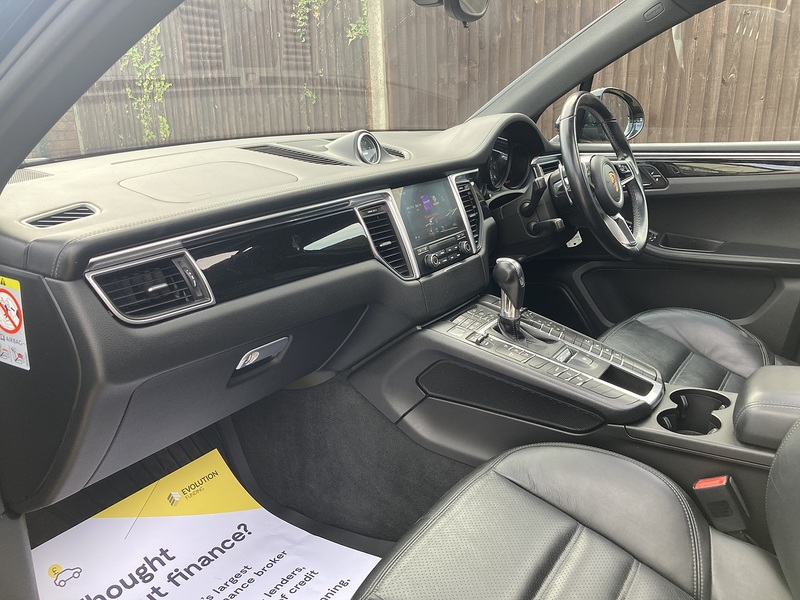 Porsche Macan T V6 GTS - U94