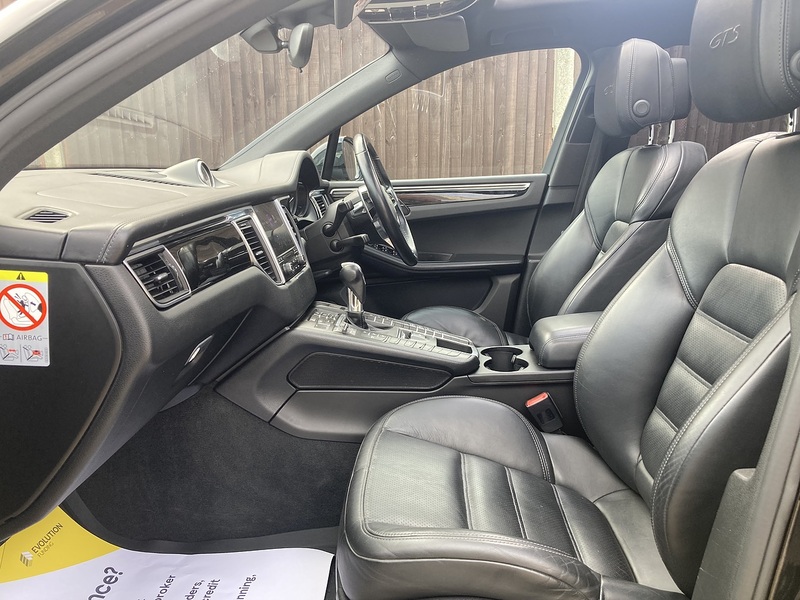 Porsche Macan T V6 GTS - U94
