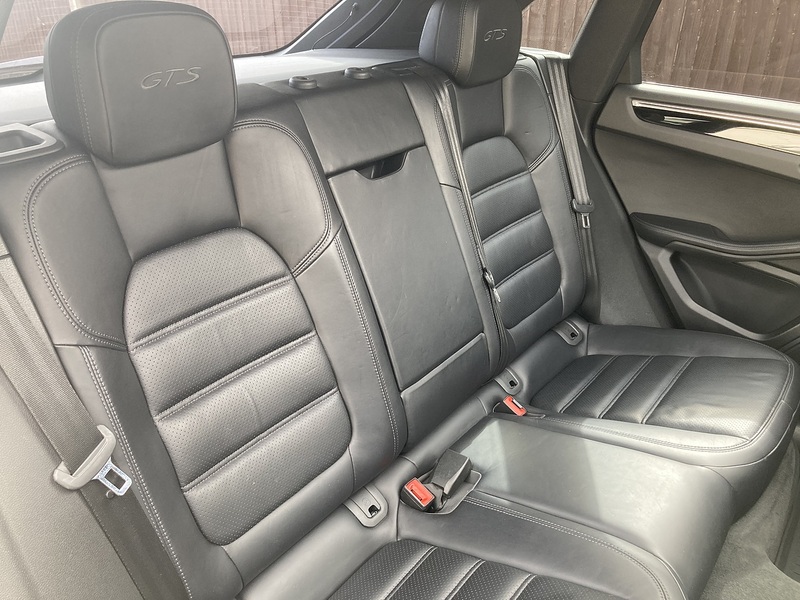 Porsche Macan T V6 GTS - U94