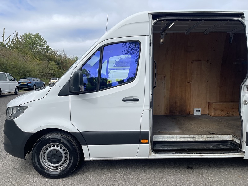 Mercedes-Benz Sprinter Sprinter Progressive Panel Van 1 Manual Diesel - U1008