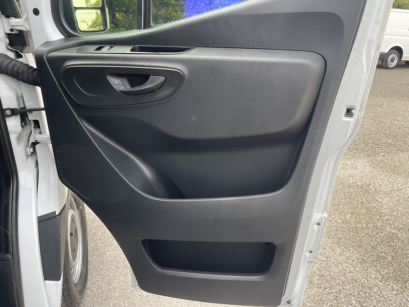Mercedes-Benz Sprinter Sprinter Progressive Panel Van 1 Manual Diesel - U1008