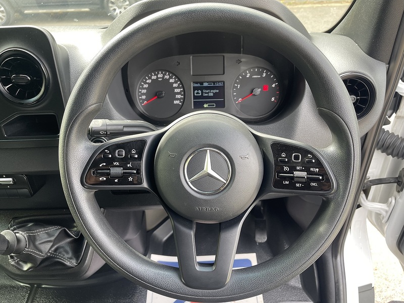 Mercedes-Benz Sprinter Sprinter Progressive Panel Van 1 Manual Diesel - U1008