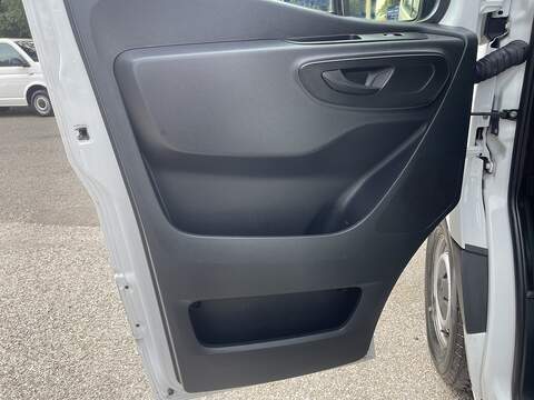 Mercedes-Benz Sprinter Sprinter Progressive Panel Van 1 Manual Diesel - U1008