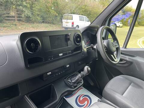 Mercedes-Benz Sprinter Sprinter Progressive Panel Van 1 Manual Diesel - U1008