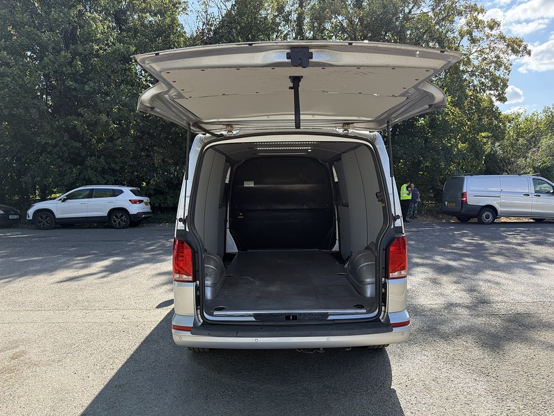Volkswagen Transporter 2.0 TDI T32 Highline DSG FWD LWB Euro 6 (s/s) 5dr - U1010