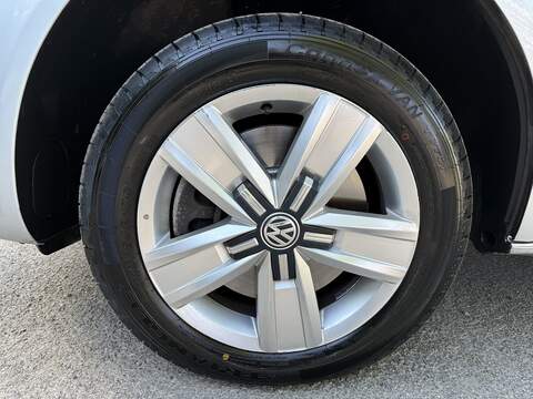 Volkswagen Transporter 2.0 TDI T32 Highline DSG FWD LWB Euro 6 (s/s) 5dr - U1010