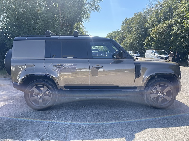 Land Rover Defender 110 3.0 D300 MHEV X-Dynamic HSE Hard Top SUV Auto 4WD MWB Euro 6 (s/s) 5dr - U1016
