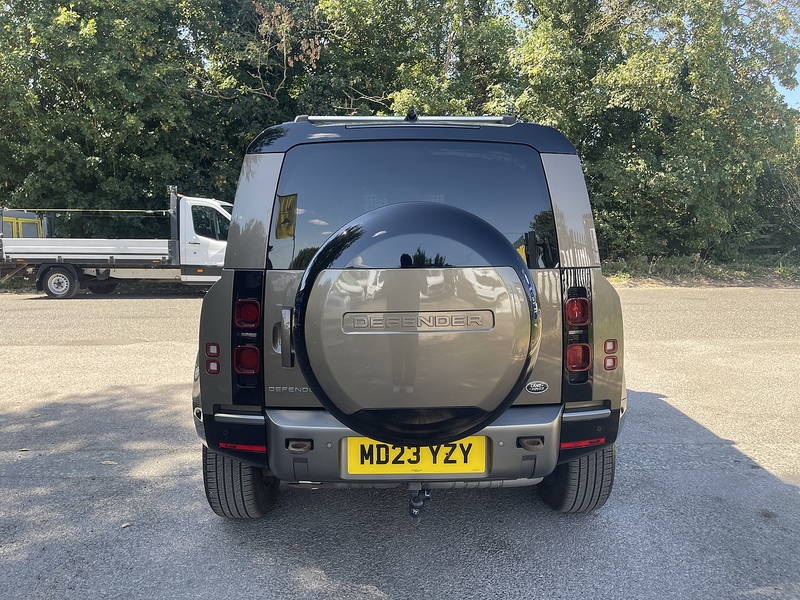 Land Rover Defender 110 3.0 D300 MHEV X-Dynamic HSE Hard Top SUV Auto 4WD MWB Euro 6 (s/s) 5dr - U1016