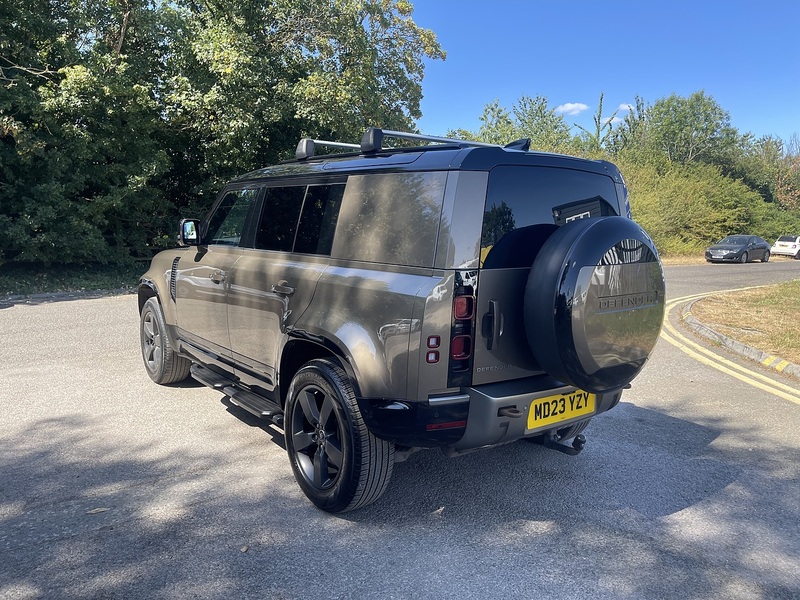 Land Rover Defender 110 3.0 D300 MHEV X-Dynamic HSE Hard Top SUV Auto 4WD MWB Euro 6 (s/s) 5dr - U1016