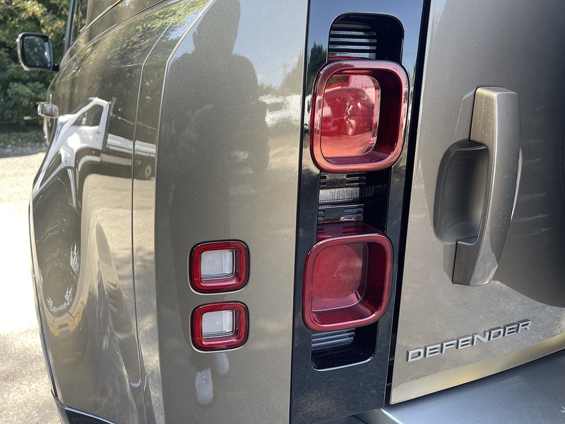 Land Rover Defender 110 3.0 D300 MHEV X-Dynamic HSE Hard Top SUV Auto 4WD MWB Euro 6 (s/s) 5dr - U1016