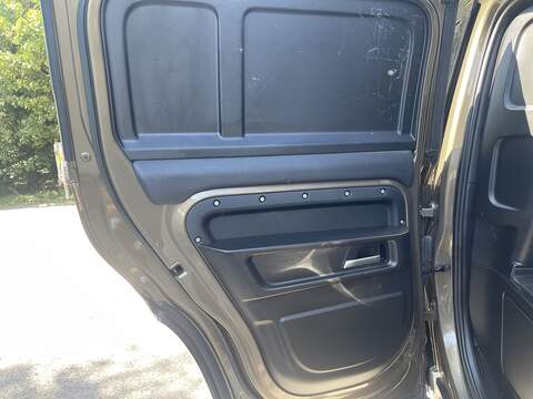 Land Rover Defender 110 3.0 D300 MHEV X-Dynamic HSE Hard Top SUV Auto 4WD MWB Euro 6 (s/s) 5dr - U1016