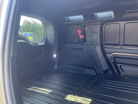 Land Rover Defender 110 3.0 D300 MHEV X-Dynamic HSE Hard Top SUV Auto 4WD MWB Euro 6 (s/s) 5dr - U1016