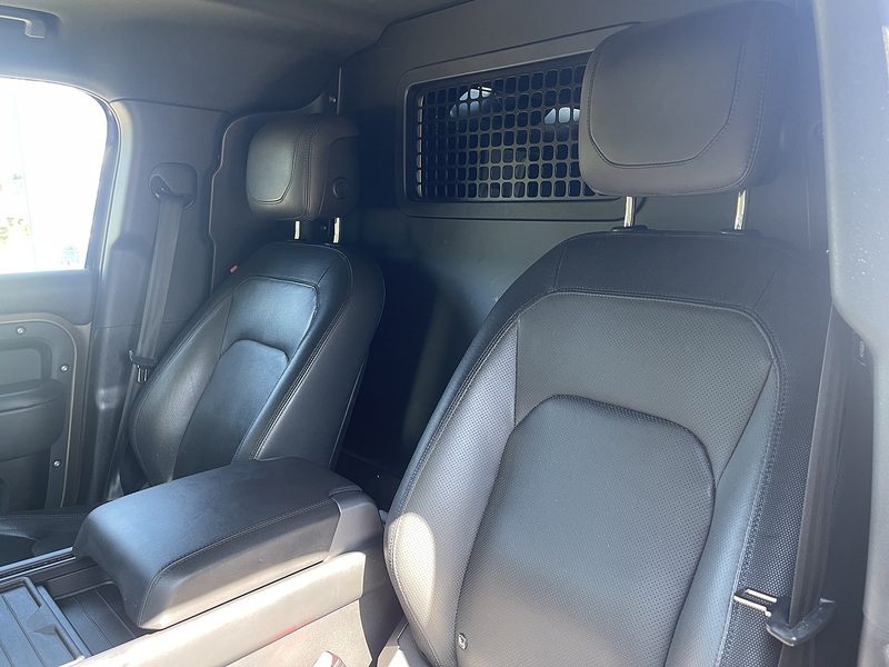 Land Rover Defender 110 3.0 D300 MHEV X-Dynamic HSE Hard Top SUV Auto 4WD MWB Euro 6 (s/s) 5dr - U1016