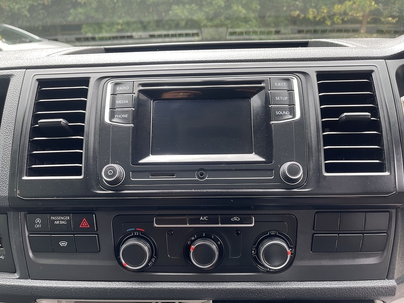 Volkswagen Transporter 2.0 TDI T30 BlueMotion Tech Highline FWD LWB Euro 6 (s/s) 5dr - U1028