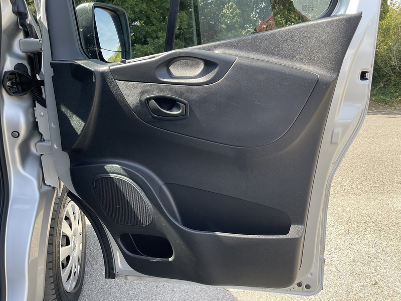 Renault Trafic 2.0 dCi ENERGY 28 Business+ SWB Standard Roof Euro 6 (s/s) 5dr - U1031