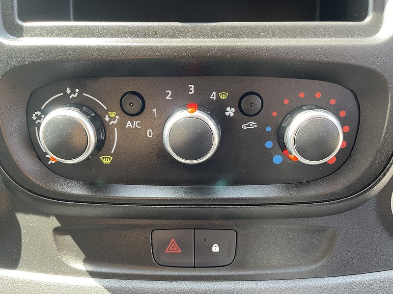 Renault Trafic 2.0 dCi ENERGY 28 Business+ SWB Standard Roof Euro 6 (s/s) 5dr - U1031