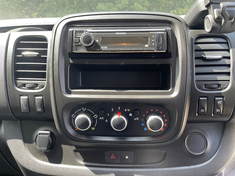 Renault Trafic 2.0 dCi ENERGY 28 Business+ SWB Standard Roof Euro 6 (s/s) 5dr - U1031