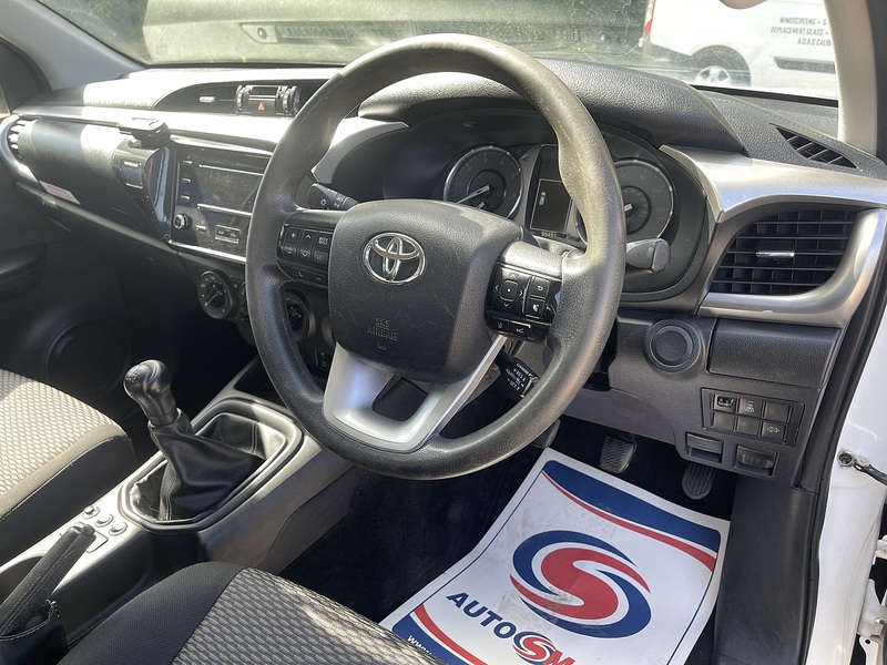 Toyota Hilux 2.4 D-4D Active Extra Cab Pickup 4WD Euro 6 (s/s) 4dr - U1037