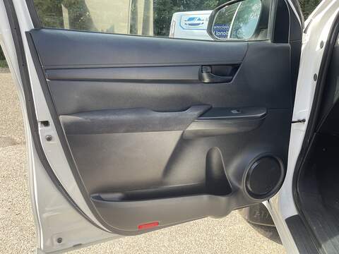 Toyota Hilux 2.4 D-4D Active Extra Cab Pickup 4WD Euro 6 (s/s) 4dr - U1037