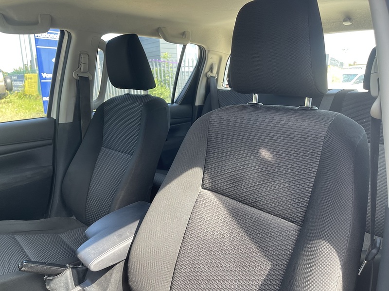 Toyota Hilux 2.4 D-4D Active Extra Cab Pickup 4WD Euro 6 (s/s) 4dr - U1037