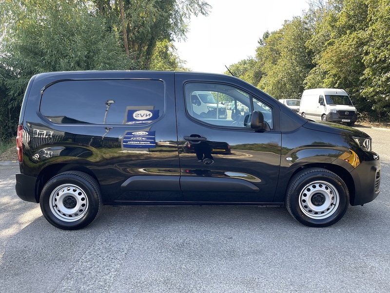 Peugeot e-Partner 800 50kWh Professional Premium + Standard Panel Van Auto SWB 5dr (7.4kW Charger) - U1040