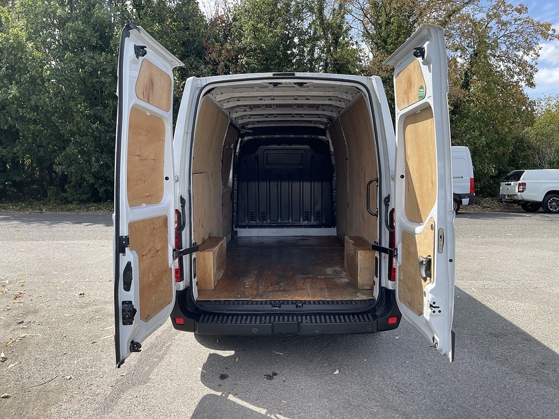 Nissan Interstar 2.3 dCi 35 Acenta FWD L3 H2 Euro 6 4dr - U1075