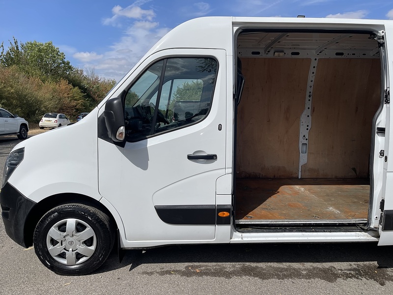 Nissan Interstar 2.3 dCi 35 Acenta FWD L3 H2 Euro 6 4dr - U1075