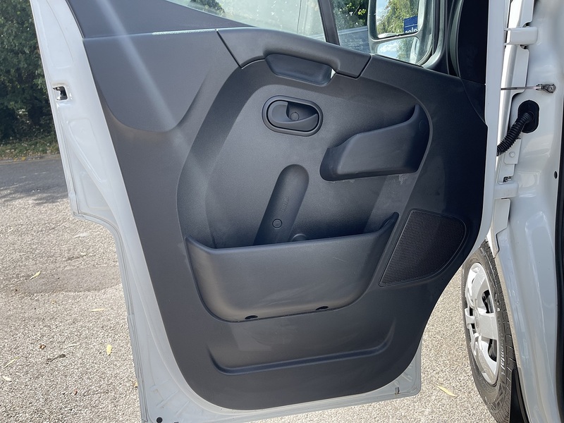 Nissan Interstar 2.3 dCi 35 Acenta FWD L3 H2 Euro 6 4dr - U1075