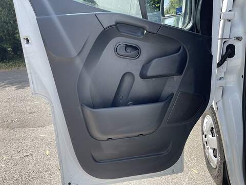 Nissan Interstar 2.3 dCi 35 Acenta FWD L3 H2 Euro 6 4dr - U1075