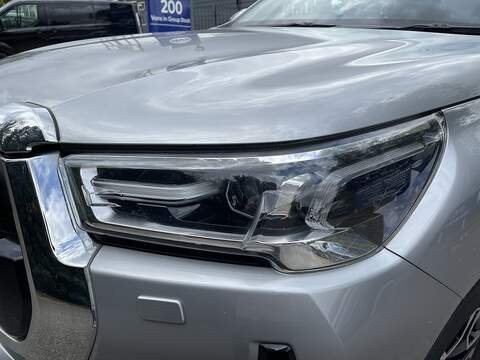 Toyota Hilux 2.8 D-4D Invincible 4WD Euro 6 (s/s) 4dr - U1077
